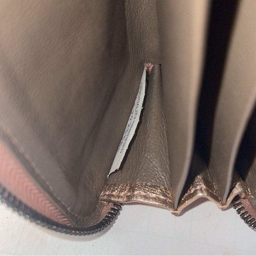 Bottega Veneta Rose Gold Leather Wallet - Picture 9 of 10